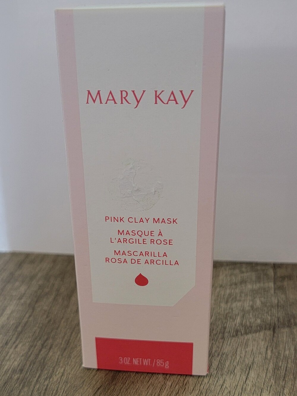 Mary Kay Pink Clay Mask in Light Pink and White Packaging